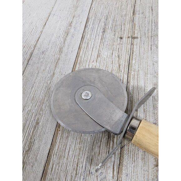 Sassafras Pizza Cutter Blade 2 3/8" Diameter 7" Stainless Steel Wood handle - Picture 5 of 6